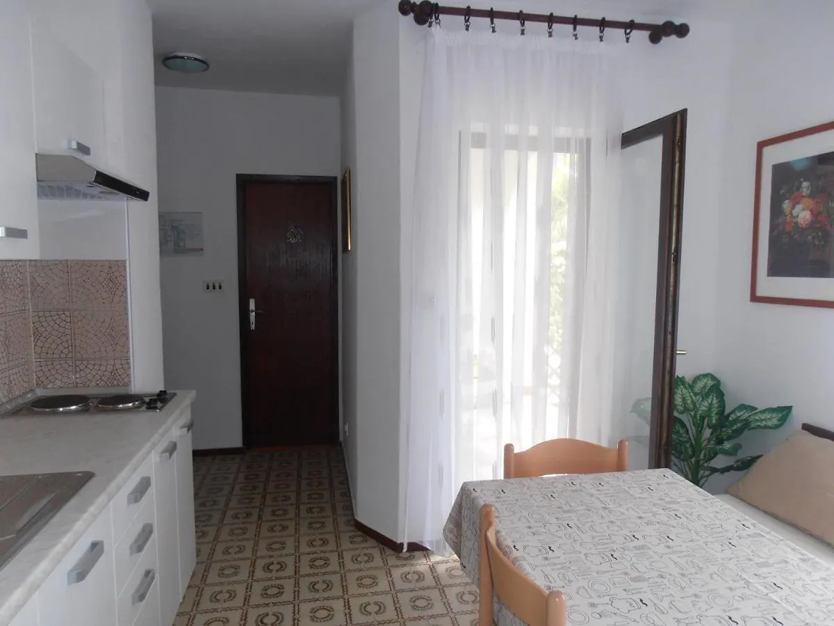 Apartments With A Parking Space Sveti Anton, Krk - 5288 Sveti Anton (Krk)