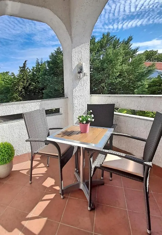 Apartments With A Parking Space Sveti Anton, Krk - 5288 Croatie